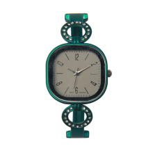 Новый дизайн для женщин на запястье золотой браслет famale золотые часы для женщин